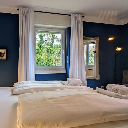 65Qm Altbaucharme Mit Zwei Balkonen Apartment คาร์ลสรูเฮอ ภายนอก รูปภาพ