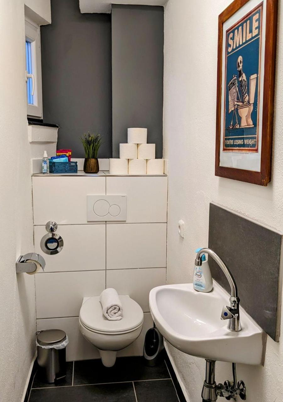 65Qm Altbaucharme Mit Zwei Balkonen Apartment คาร์ลสรูเฮอ ภายนอก รูปภาพ